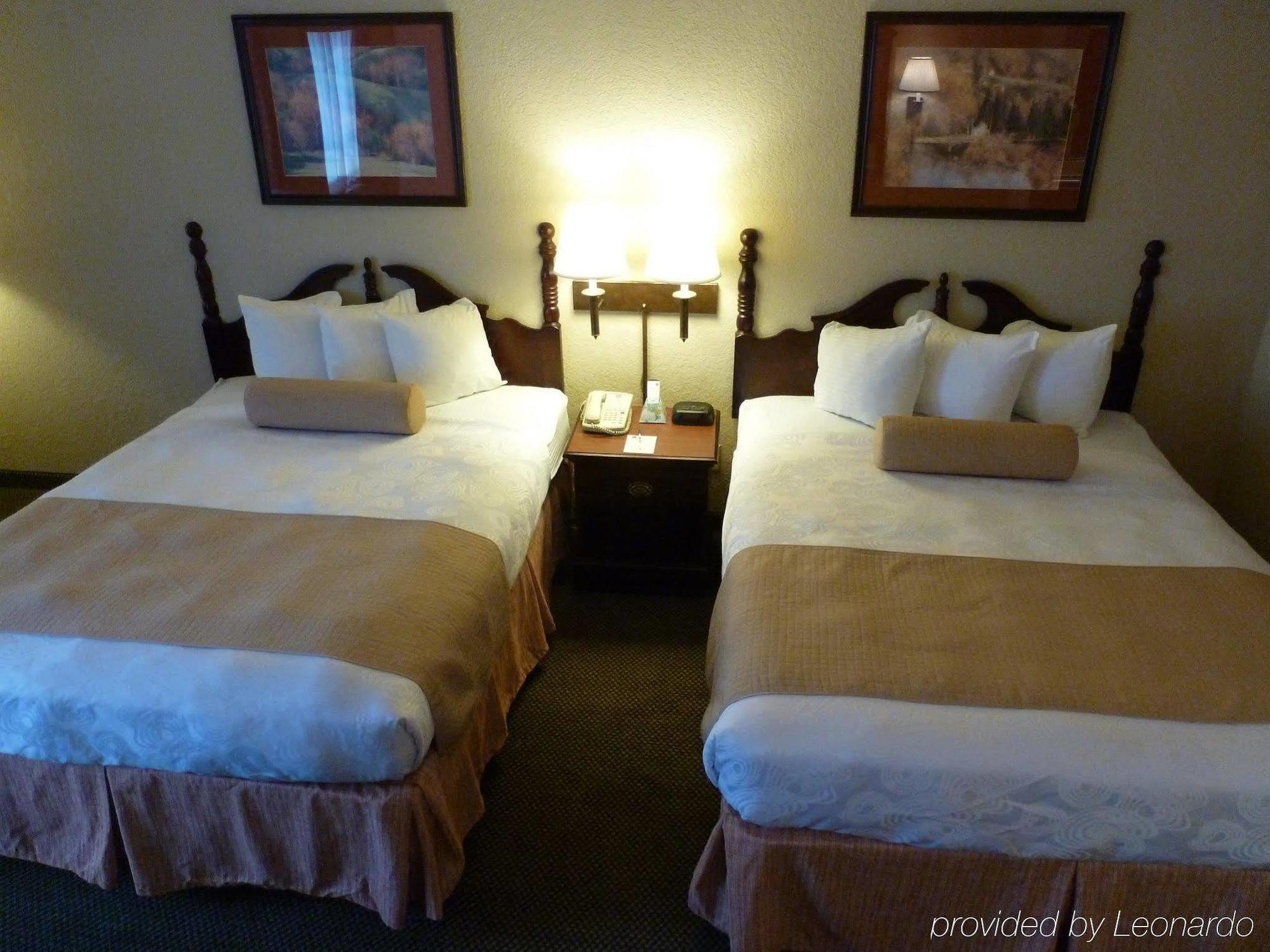 Holiday Inn Express & Suites Evansville North By Ihg Warrenton Habitación foto