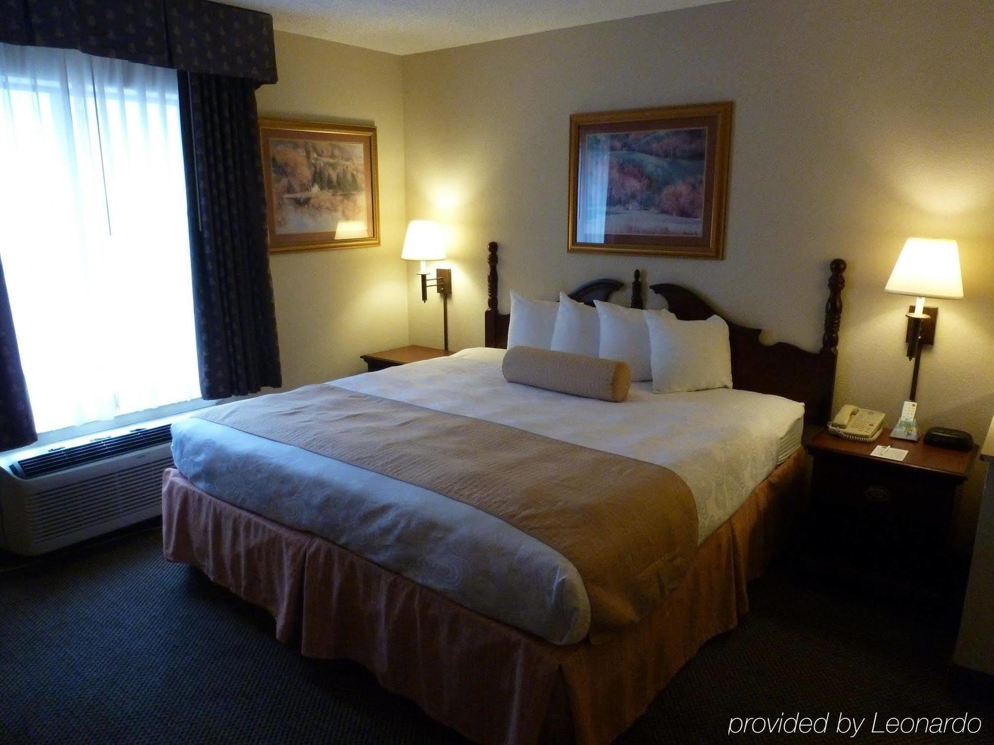Holiday Inn Express & Suites Evansville North By Ihg Warrenton Habitación foto